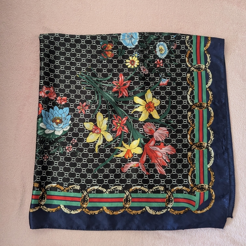 Floral and Chain Pattern Scarf - Picture 5 of 5